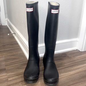 Hunter Black Boots - Size 8